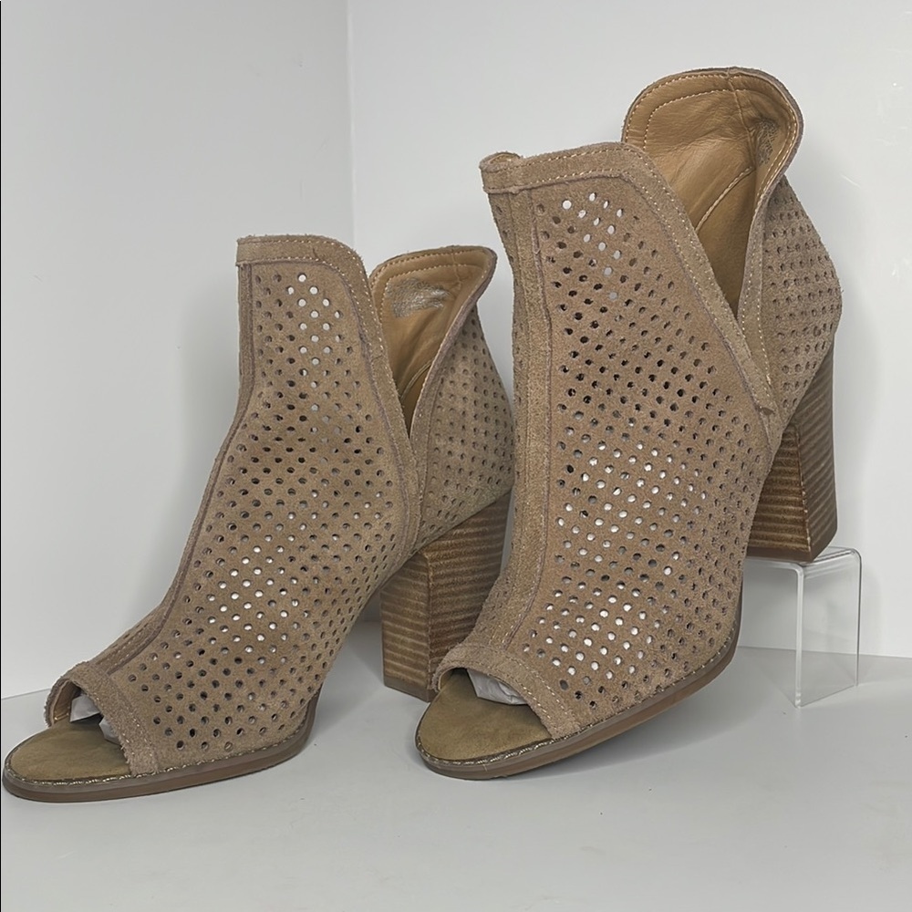 Lucky Brand Tan Heeled Boots with Perforated Suede 8.5 EUC